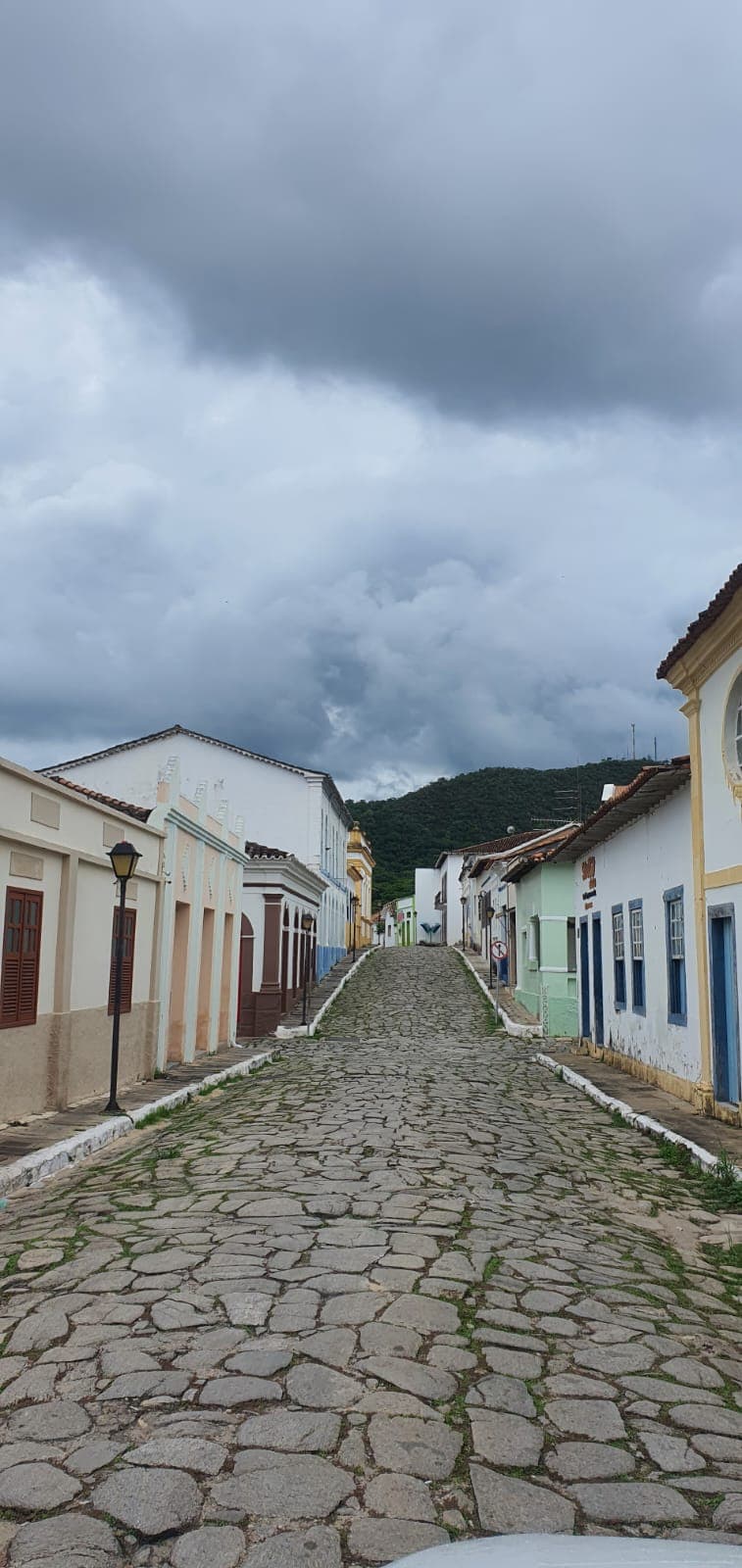 Ruas de pedra da Cidade de Goiás, terra de Cora Coralina. Foto da Laís.
